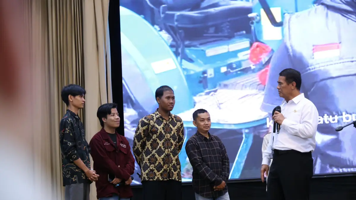 Menteri Pertanian Andi Amran Sulaiman memberikan arahan kepada peserta Rakernas I Pengusaha Tani Indonesia (PTI) di Jakarta, Selasa (21/7/2026). Amran menegaskan keberanian menghadapi kerugian menjadi modal utama membangun pengusaha besar di sektor pertanian.