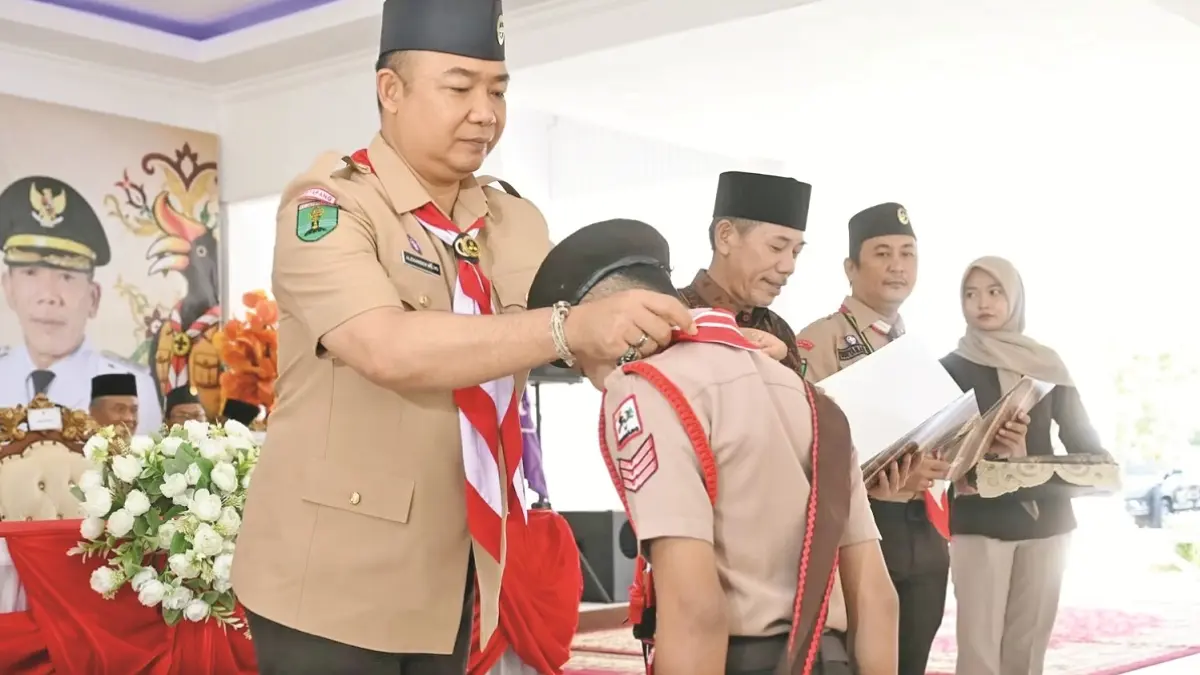 Bupati Ketapang, Alexander Wilyo, melepas kontingen Kwarcab Gerakan Pramuka Ketapang menuju Jamnas XII 2026. (ISTIMEWA)