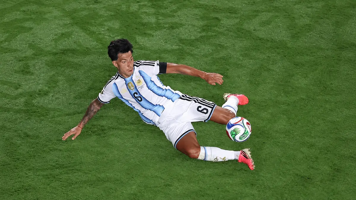 Lisandro Martinez cedera saat membela Argentina pada final Piala Dunia 2026. (IG@lisandromartinez)