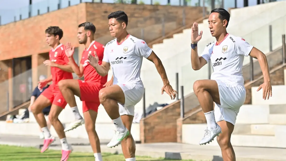 Pemain Timnas Indonesia mengikuti sesi latihan di Training Center Bali United, Sabtu (18/7/2026), menjelang Piala AFF 2026. (ANTARA FOTO/Fikri Yusuf)