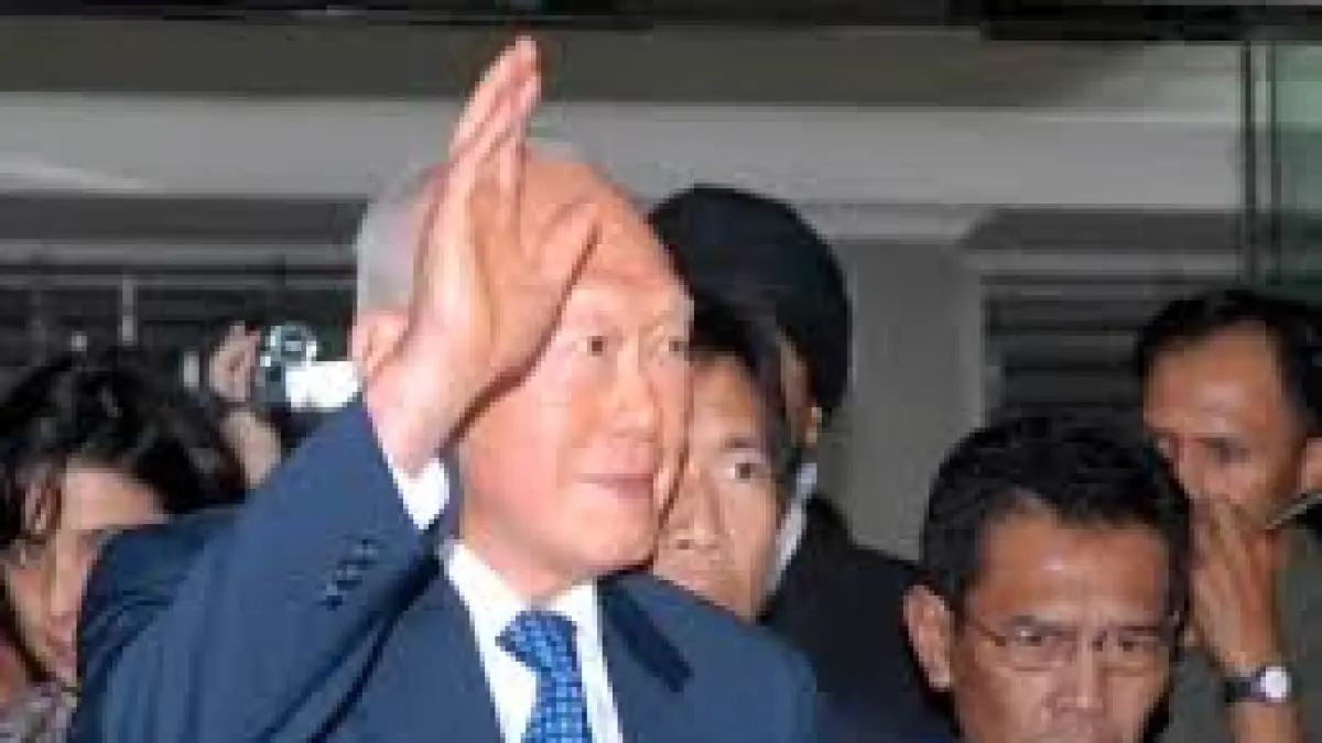 Pendiri Singapura Lee Kuan Yew saat bertandang ke Indonesa membesuk Presiden Soeharto (DOK ANTARA)  