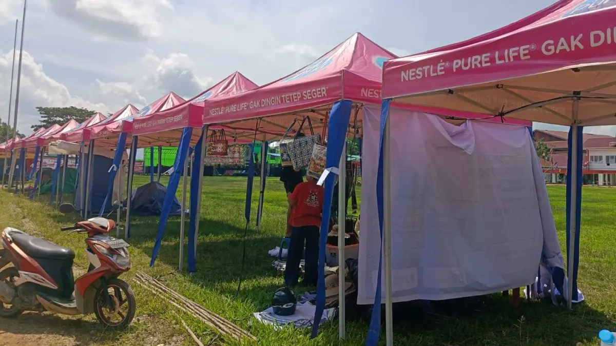 Stand UMKM dalam acara PGD masih tampak kosong dan masih dipersiapkan. (TAUFIK/PONTIANAK POST)