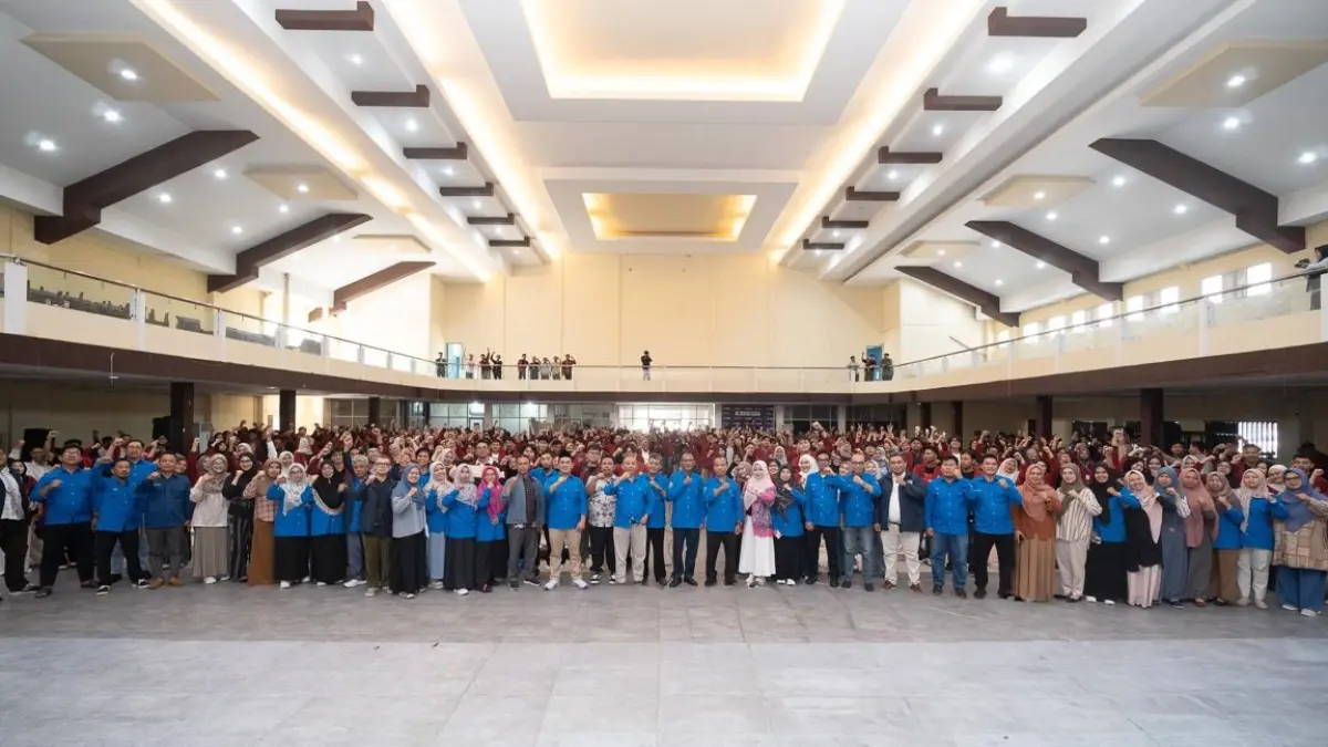 Universitas Muhammadiyah Pontianak melepas 978 mahasiswa peserta KKN Tahun 2026, Senin (20/7). Selama 40 hari, para mahasiswa akan mengabdi di 95 desa di Kalimantan Barat serta mengikuti KKN Internasional di Kuala Lumpur. (ISTIMEWA)