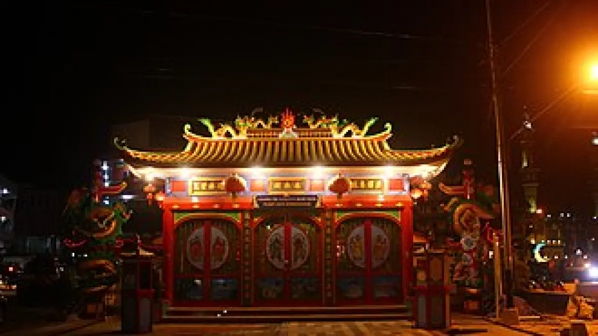 Vihara Tri Dharma Bumi Raya Singkawang yang berawal dari pondok sederhana dan tempat singgah penambang emas kelompok Hakka (DOK WIKIPEDIA) 