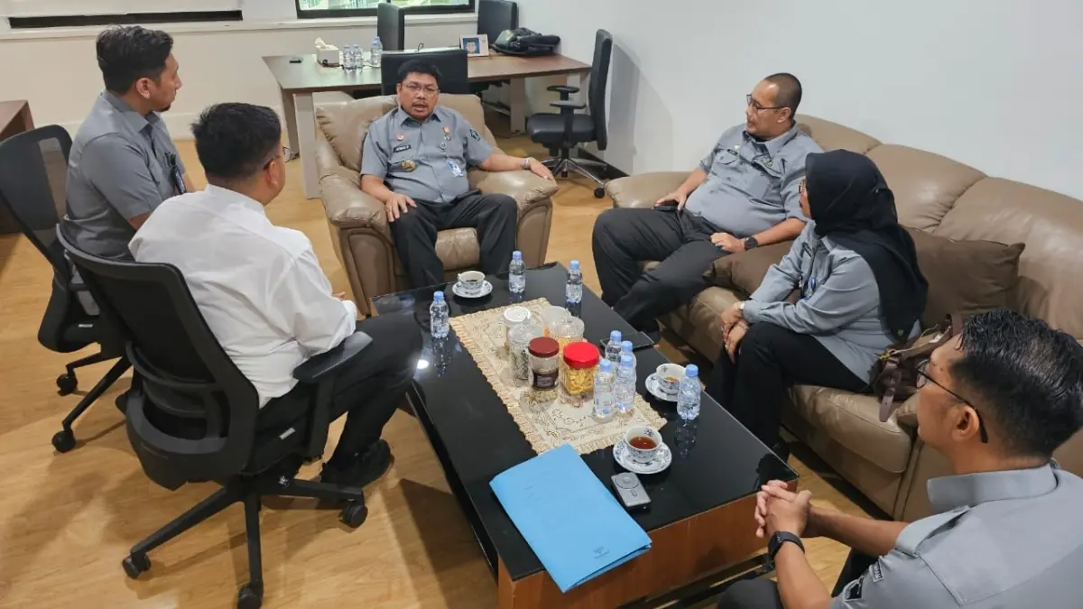 Kakanwil Kemenkum Kalbar Jonny Pesta Simamora mengunjungi Inspektorat Jenderal Kementerian Hukum RI di Jakarta, Senin (20/7). (DOK KANWIL KEMENKUM KALBAR)