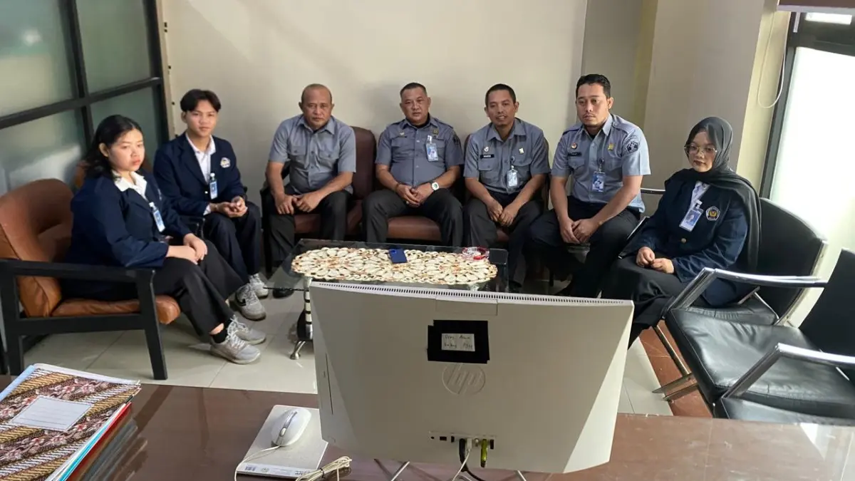 Kanwil Kemenkum Kalbar mengikuti pembinaan kehumasan Kemenkum RI secara virtual pada Selasa (21/7). (DO KANWIL KEMENKUM KALBAR)