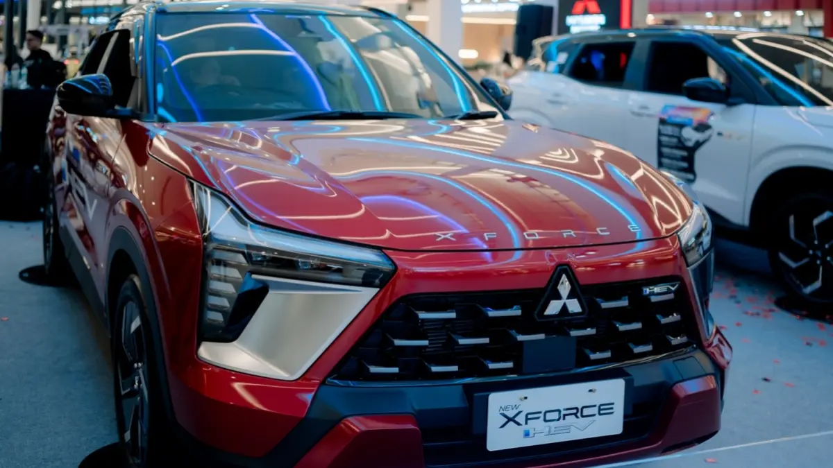 Mitsubishi New Xforce HEV dipamerkan saat peluncuran di Gaia Mall Kubu Raya, Sabtu (18/7) malam. (ISTIMEWA)