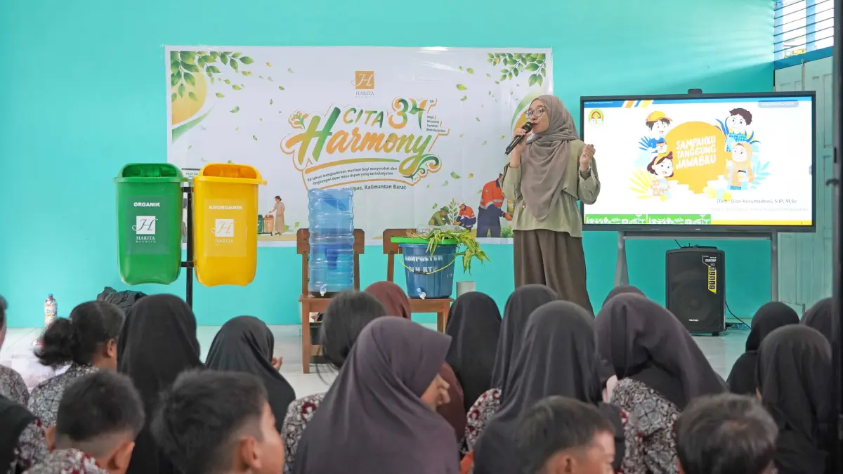 EDUKASI LINGKUNGAN: Siswa mengikuti edukasi pengelolaan dan pemilahan sampah yang diselenggarakan PT Cita Mineral Investindo Tbk (CMI) bekerja sama dengan Dinas Lingkungan Hidup Kabupaten Ketapang. Program ini menjadi bagian dari upaya menanamkan perilaku ramah lingkungan sejak usia sekolah.
