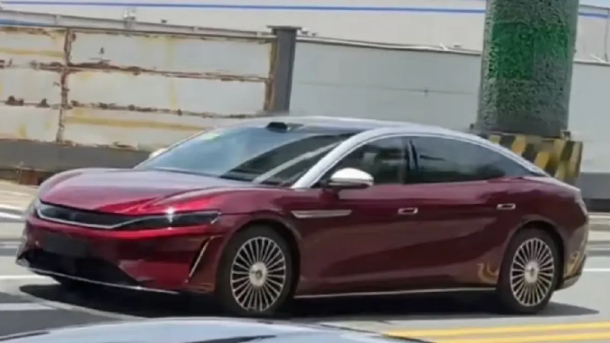 BYD Da Han hadir dengan baterai Blade berkapasitas 102,3 kWh yang diklaim mampu menempuh hingga 1.008 kilometer. (CARNEWSCHINA)