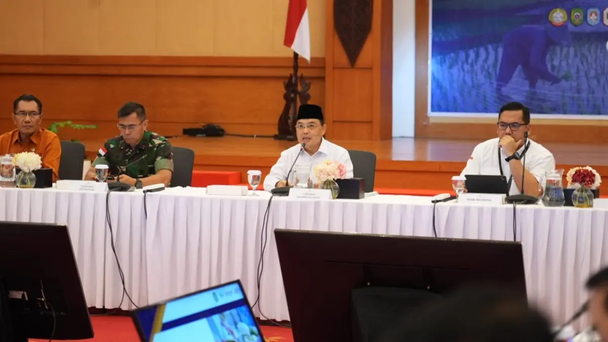 Gubernur Kalimantan Barat Ria Norsan memimpin High Level Meeting (HLM) Pengendalian Inflasi Semester II 2026 di Aula Kriang Bandong, Kantor Perwakilan Bank Indonesia Provinsi Kalimantan Barat, Rabu (22/7/2026). (ADPIM PEMPROV KALBAR)