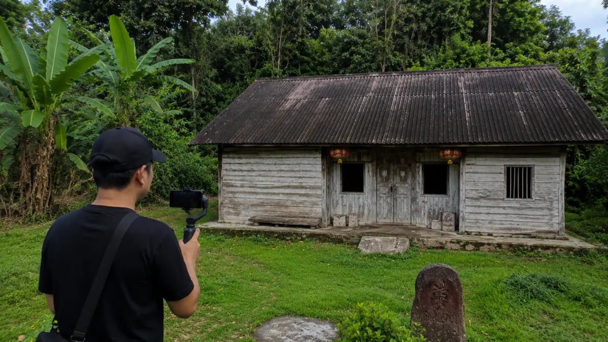 Ilustrasi rumah tua di Sabo Singkawang Timur. Ilustrasi rumah ini berdasarkan video rumah tua Sabo yang terekam di medsos milik warga Tionghoa di Singkawang  