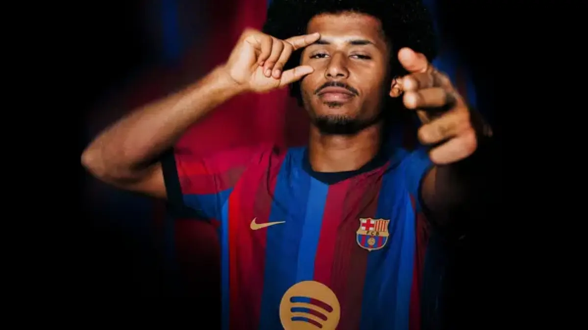 Karim Adeyemi resmi diperkenalkan Barcelona setelah menyelesaikan kepindahannya dari Borussia Dortmund dengan kontrak hingga 2031. (Dok.Barcelona)