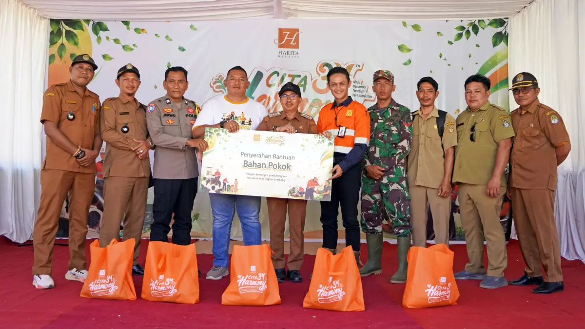 BERBAGI UNTUK SESAMA: PT Cita Mineral Investindo Tbk (CMI) menyalurkan paket bahan pokok kepada masyarakat di sekitar wilayah operasional Air Upas dan Sandai, Kabupaten Ketapang. Sebanyak 1.500 paket sembako dibagikan sebagai bentuk kepedulian perusahaan terhadap kesejahteraan masyarakat.