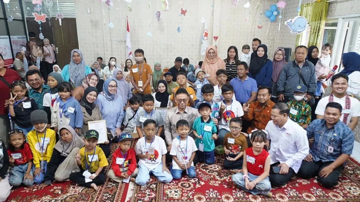 Wali Kota Pontianak, Edi Rusdi Kamtono, saat peringatan Hari Anak Nasional bersama anak penyintas kanker, thalasemia, dan penyakit jantung bawaan di Aula PMI Kota Pontianak, Kamis (23/7/2026). (Prokopim)