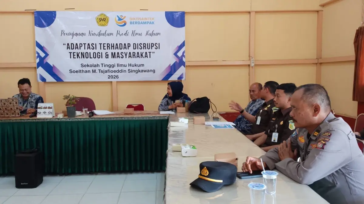 Polres Singkawang memberikan masukan dalam peninjauan kurikulum berbasis OBE Program Studi Ilmu Hukum STIH Soelthan M. Tsjafioeddin.