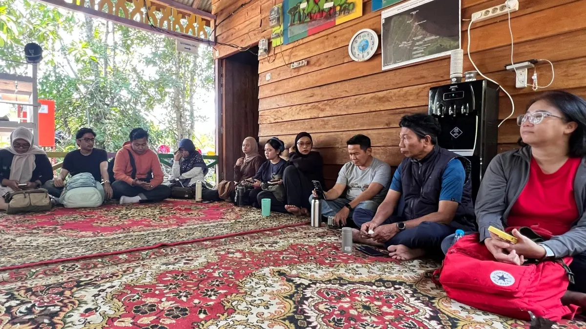 Sebanyak 19 jurnalis dan kreator konten dari berbagai media massa di Kalimantan Barat (Kalbar) tiba di Desa Medan Mas, Kecamatan Batu Ampar, Kabupaten Kubu Raya, pada Jumat (24/7). (ISTIMEWA)