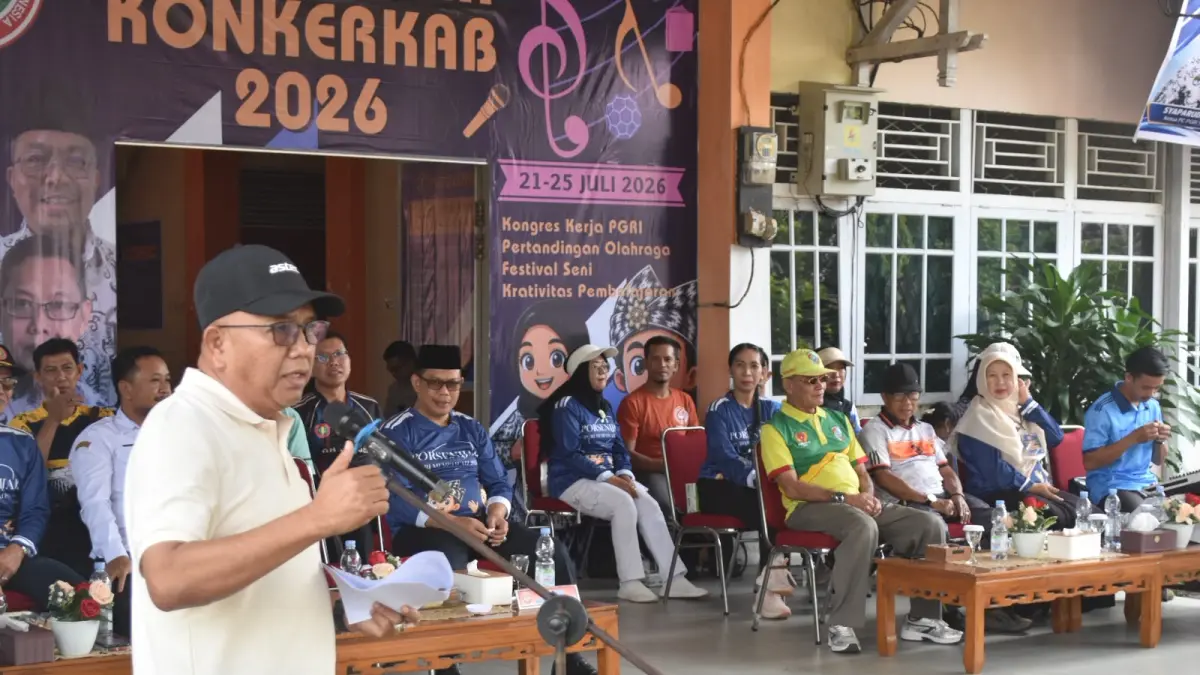 Wabup Mempawah, Juli Suryadi saat membuka Porsenijar PGRI Mempawah 2026. (ISTIMEWA)