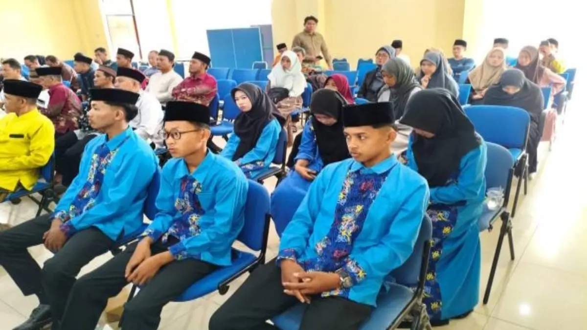 Kafilah Kabupaten Kubu Raya mengikuti try out atau simulasi menjelang MTQ XXXIV Tingkat Provinsi Kalimantan Barat di Aula Bank Kalbar Kubu Raya, Jumat (24/7). (ISTIMEWA)