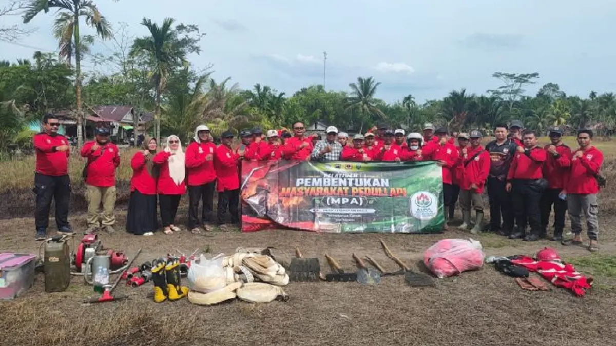 Pembentukan dan peningkatan kapasitas masyarakat peduli api (MPA) di Desa Tempapan Hulu, Kecamatan Galing, Kabupaten Sambas. (Antara)