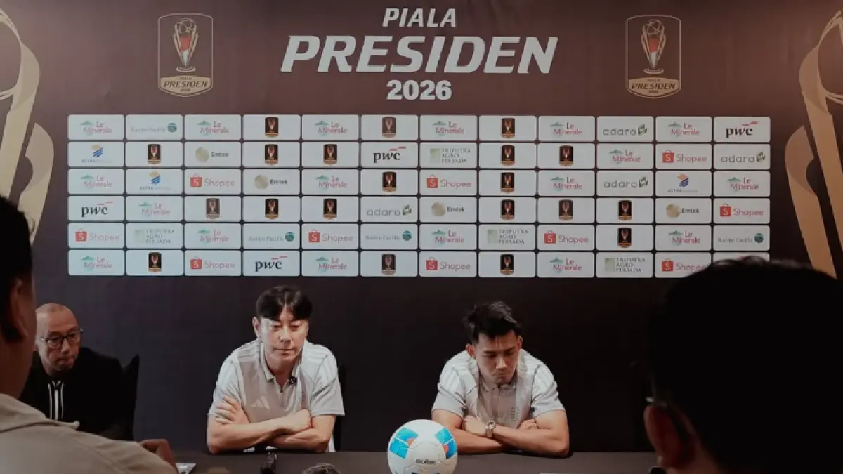 Coach Shin Tae-yong bersama perwakilan pemain Persija, Witan Sulaeman, menghadiri konferensi pers jelang laga pembuka Grup B Piala Presiden Elite 2026. (IG@persija)
