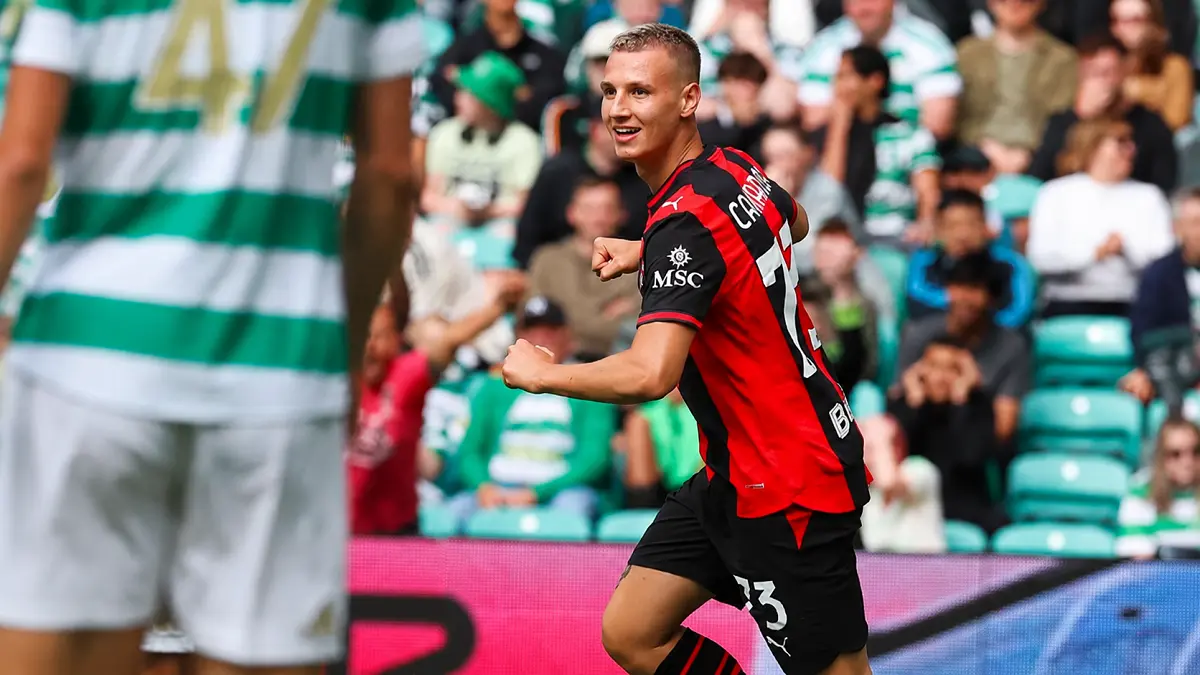 Francesco Camarda mencetak dua gol saat AC Milan bermain imbang 2-2 melawan Celtic pada laga pramusim. (IG@acmilan)