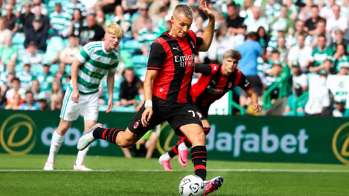 Francesco Camarda mencetak dua gol saat AC Milan menahan imbang Celtic pada laga pramusim. (IG@acmilan)