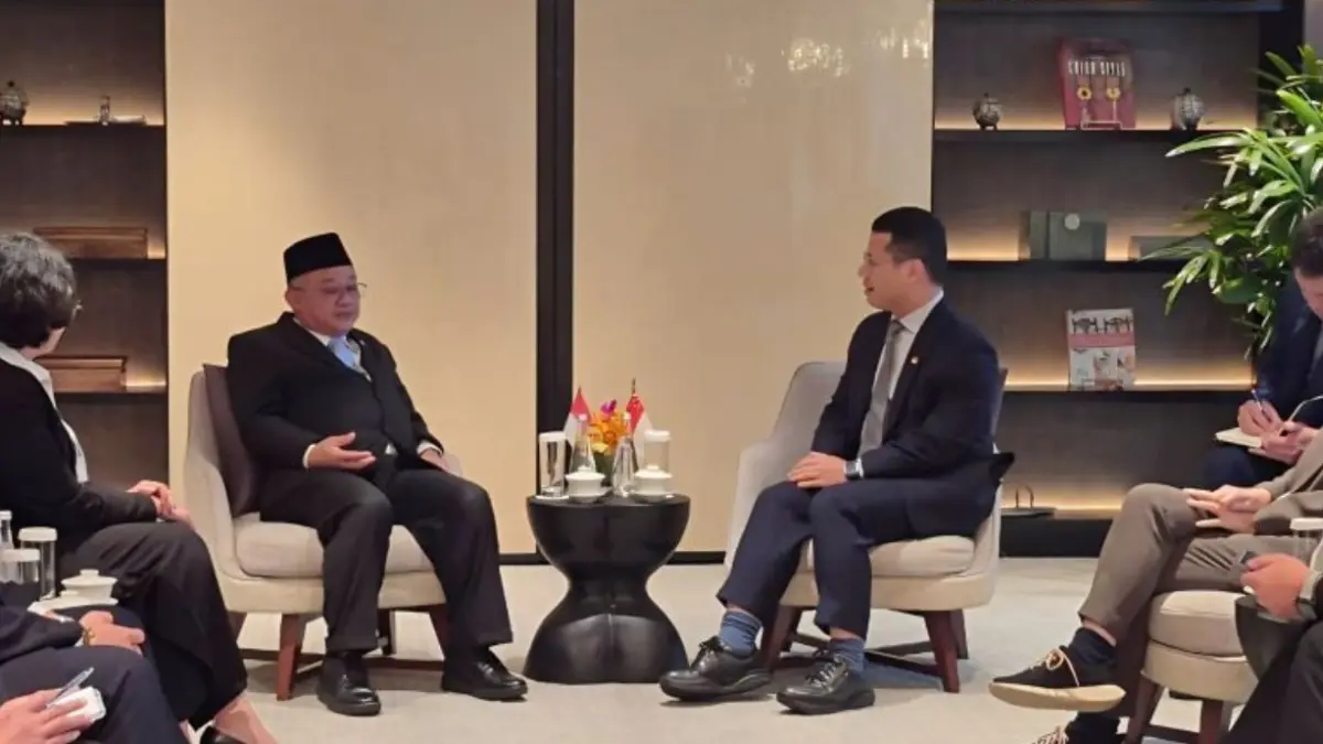 Menteri Pendidikan Dasar dan Menengah (Mendikdasmen) Abdul Mu’ti dan Menteri Pendidikan Singapura Desmond Lee di Singapura, Rabu (22/7) memperkuat kolaborasi pendidikan pada pemanfaatan kecerdasan artifisial dalam pembelajaran, pembaruan MoU bidang pendidikan, hingga penguatan akses pendidikan bagi murid. (ANTARA/HO-Humas Kemendikdasmen)