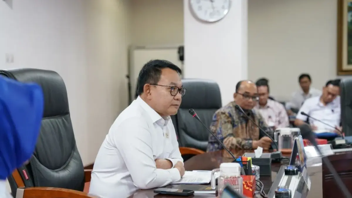 Kepala Staf Kepresidenan Dudung Abdurachman memimpin rapat koordinasi lintas kementerian dan lembaga terkait penyelesaian hambatan ekspor mineral kritis logam tanah jarang (LTJ) di Gedung Bina Graha, Kompleks Istana Kepresidenan, Jakarta, Senin (27/7/2026). (ANTARA/HO-KSP)