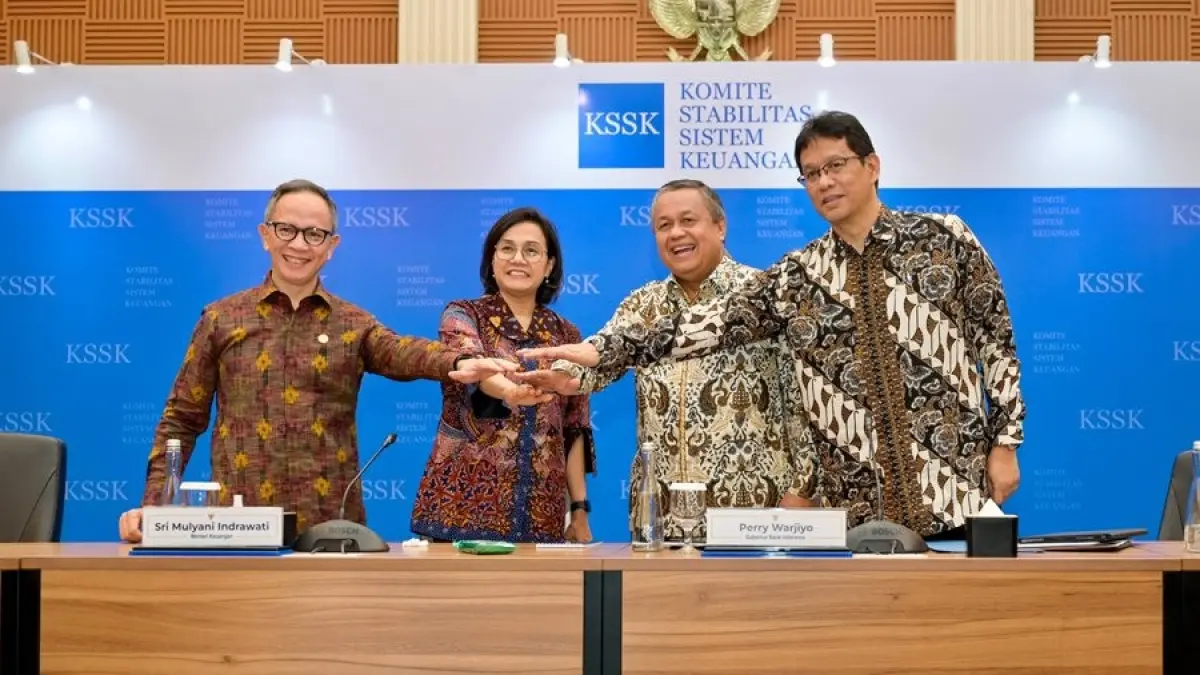 DERETAN PEJABAT EKONOMI: Anggota KSSK saat rapat tahun 2023. Dari kiri, mantan Ketua Dewan Komisioner OJK Mahendra Siregar, mantan Menteri Keuangan Sri Mulyani Indrawati, mantan Gubernur Bank Indonesia Perry Warjiyo, dan mantan Ketua LPS Purbaya Yudhi Sadewa saat masih menjabat Menteri Keuangan. Tiga nama pertama telah mengakhiri masa jabatannya pada era pemerintahan Presiden Prabowo Subianto. (FOTO: KEMENKEU)