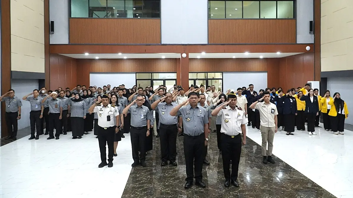 Kanwil Kemenkum Kalbar mengikuti apel bersama ASN di lingkungan Kementerian Koordinator Bidang HUkum HAM Imigrasi dan Pemasyarakatan Kemenkum KemenHAM dan Kemenimipas pada Senin (27/7). (DOK KANWIL KEMENKUM KALBAR)