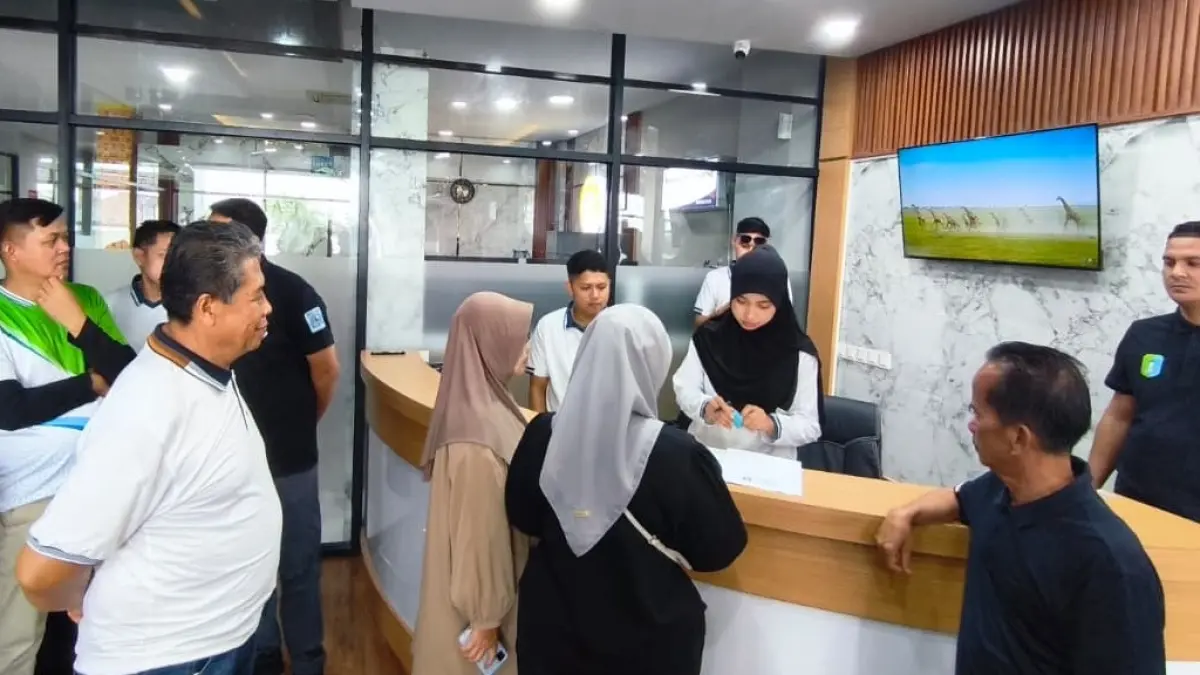 Masyarakat menyambut antusias pembukaan layanan pembuatan paspor di Kabupaten Sintang. Antusiasme ini langsung terlihat pada hari pertama peluncuran Program Paspor Ceria, Sabtu (25/7).

