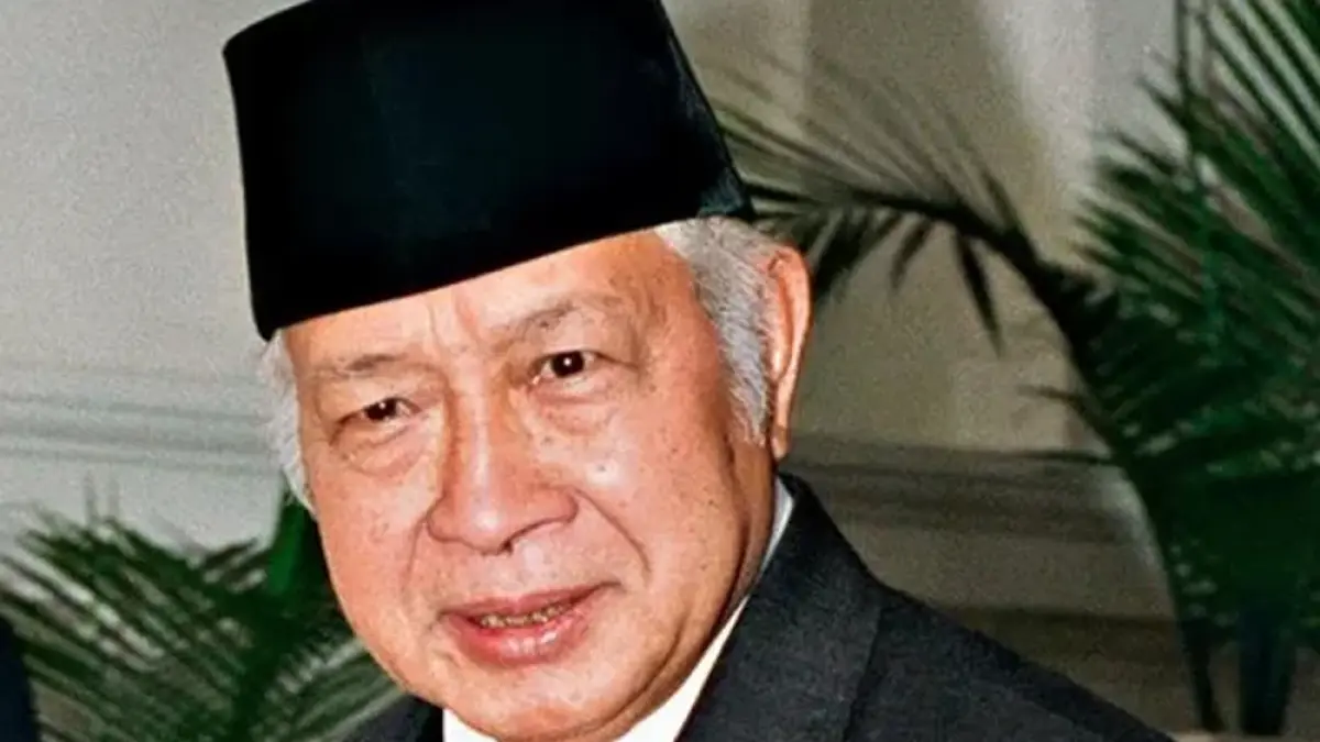 Presiden RI tiga dekade Soeharto yang pernah berdakwah lewat bantuan pembangunan di pedalaman papua. (DOK JAWA POS)    
