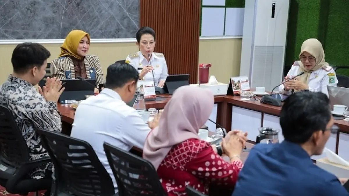 Suasana Rapat Pleno Tim Percepatan Akses Keuangan Daerah (TPKAD) Tahun 2026 yang digelar Pemkot Singkawang bersama OJK Provinsi Kalbar di Ruang Rapat Wali Kota Singkawang, baru baru ini.