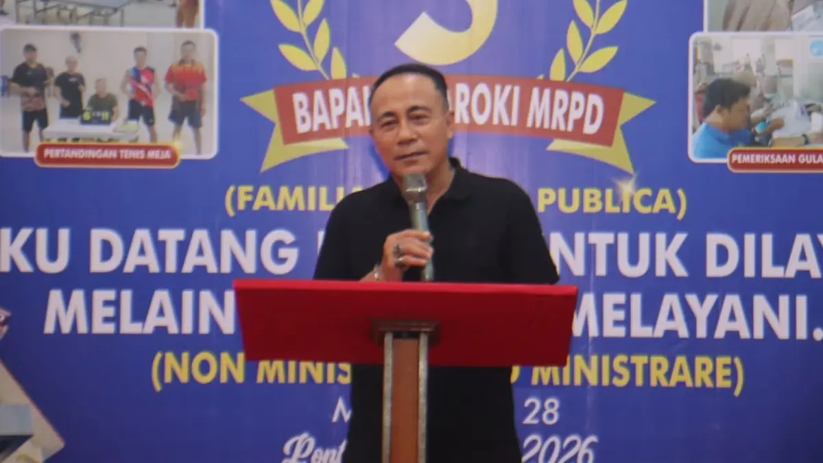 Wagub Krisantus saat menghadiri ramah tamah Hari Ulang Tahun (HUT) ke-5 Bapak-Bapak Katolik (Bapakat) Familiar Ecclesia Publica Paroki Maria Ratu Pencinta Damai (MRPD) Pontianak, Sabtu (25/7/2026). (Adpim Pemprov Kalbar)