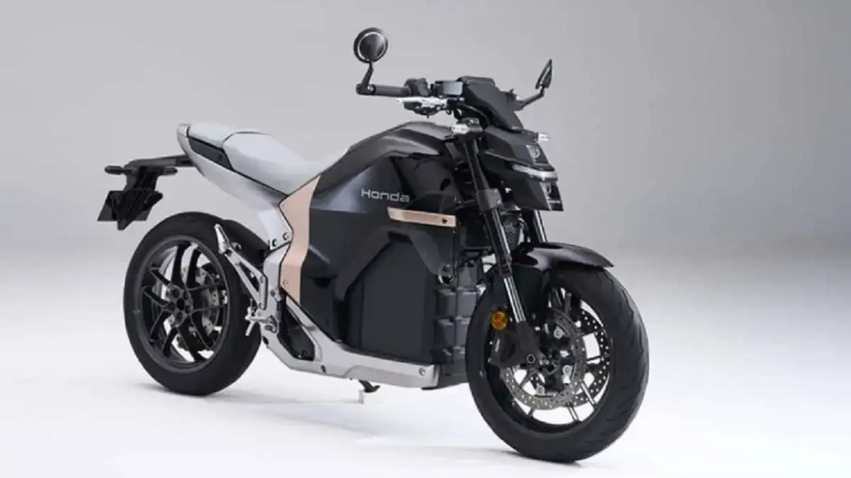 Honda WN7 menjadi motor listrik full-size pertama Honda dengan desain naked futuristis dan tenaga setara motor 600 cc. (HONDA)