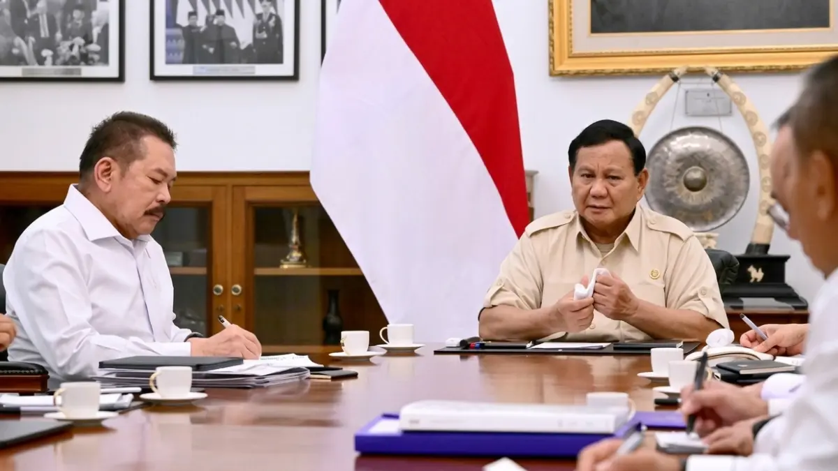 ILUSTRASI: Presiden Prabowo Subianto saat rapat dengan Jaksa Agung Sanitiar Burhanuddin. Kejari Kubu Raya resmi dibentuk melalui Perpres Nomor 40 Tahun 2026. Pelayanan hukum diharapkan lebih cepat dan dekat dengan masyarakat. (Foto SESKAB)