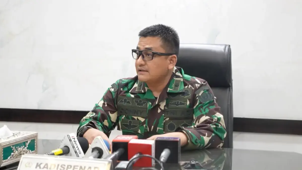 Kadispenad Brigjen TNI Donny Pramono menegaskan Babinsa tidak memiliki kewenangan memeriksa atau memungut pajak, melainkan hanya membantu koordinasi informasi kewilayahan. (Foto: TNI AD)