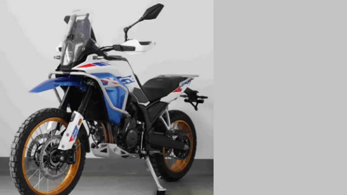 Kove 800X tampil dengan desain depan baru yang lebih ramping, sementara mesin dan basis teknisnya tetap dipertahankan. (KOVE)