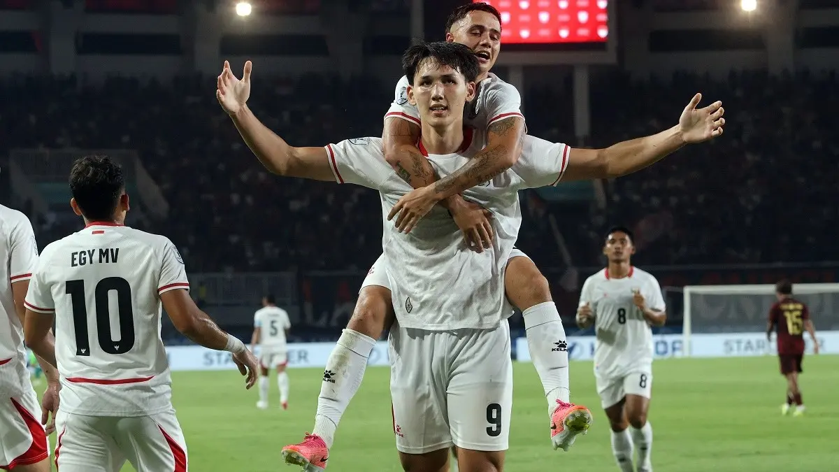 Mitchell Baker merayakan salah satu dari tiga golnya saat membawa Timnas Indonesia menang 5-1 atas Kamboja di Stadion Pakansari. (ANTARA FOTO/Yulius Satria Wijaya)