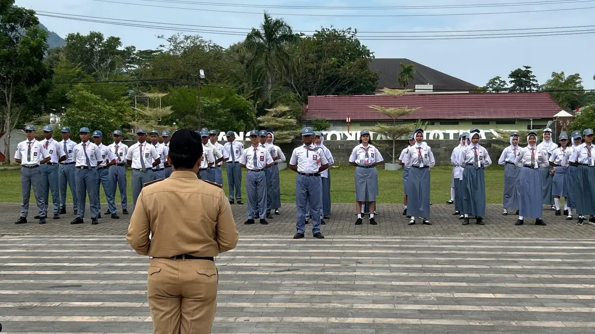 Pendidikan dan Pelatihan Paskibraka Kota Singkawang Tahun 2026 di Halaman Kantor Wali Kota Singkawang.