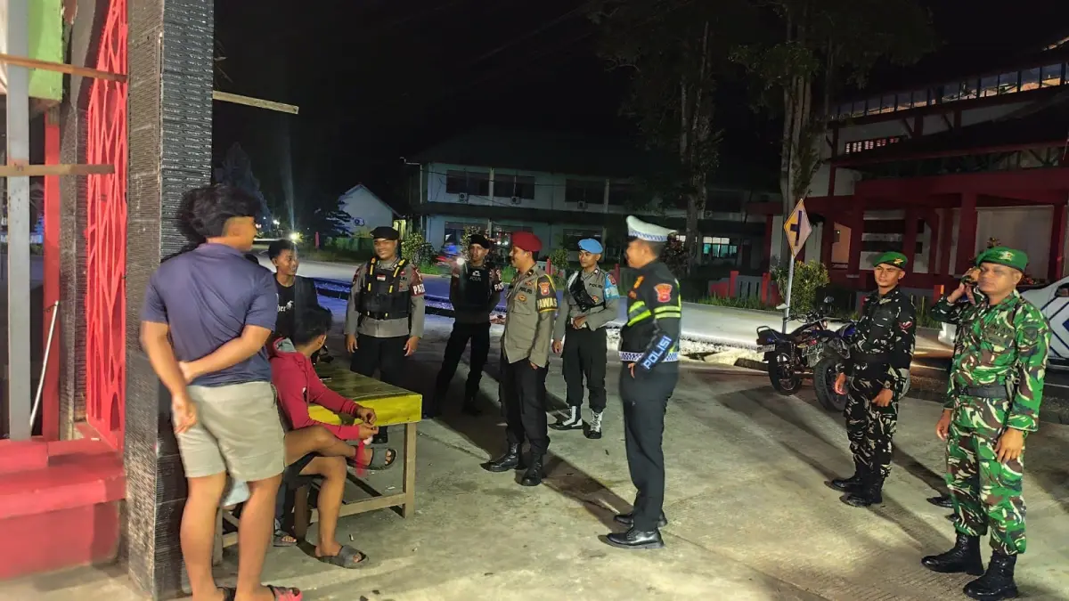 Personel Sat Samapta Polres Kapuas Hulu melaksanakan kegiatan Patroli Perintis Kota.(ISTIMEWA) 