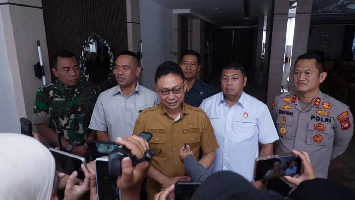 Wali Kota Pontianak, Edi Rusdi Kamtono menyampaikan keterangan usai Rapat Koordinasi Penanganan Karhutla bersama Forkopimda, Selasa (28/7/2026).(Prokopim)