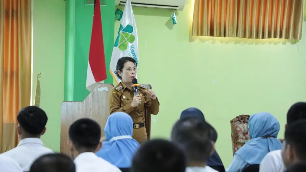 Wali Kota Singkawang, Tjhai Chui Mie dalam kegiatan kuliah umum yang diselenggarakan oleh Poltekkes Kemenkes Pontianak Kampus Singkawang.
