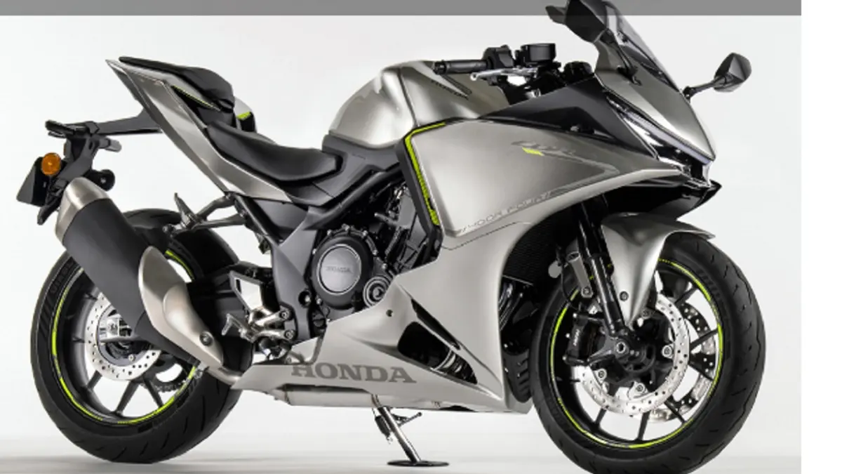 Honda CB400 Super Four generasi terbaru mempertahankan desain naked klasik dengan mesin empat silinder baru dan teknologi E-Clutch.  (HONDA)