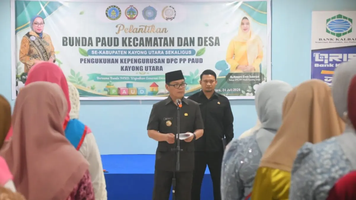 Pelantikan Bunda PAUD Kecamatan dan Desa se-Kabupaten Kayong Utara serta pengukuhan Dewan Pengurus Cabang Persatuan Pendidik PAUD (DPC PP PAUD) Kabupaten Kayong Utara di Aula Rapat Bank Kalbar Sukadana, Jumat (24/7). 