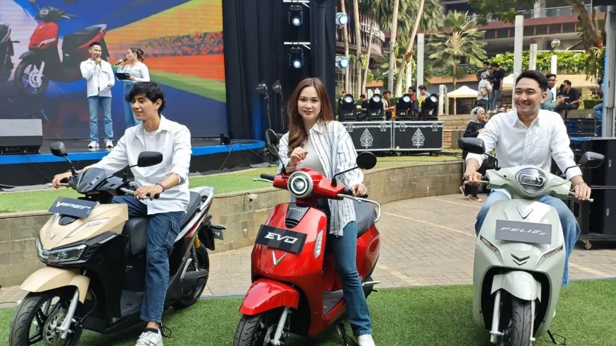 Tampilan tiga model motor listrik baru VinFast yang debut di Indonesia yakni VinFast Evo, VinFast Feliz II, dan VinFast Viper saat acara peluncuran di Jakarta, Sabtu (18/7/2026). (ANTARA/Farhan Arda Nugraha)