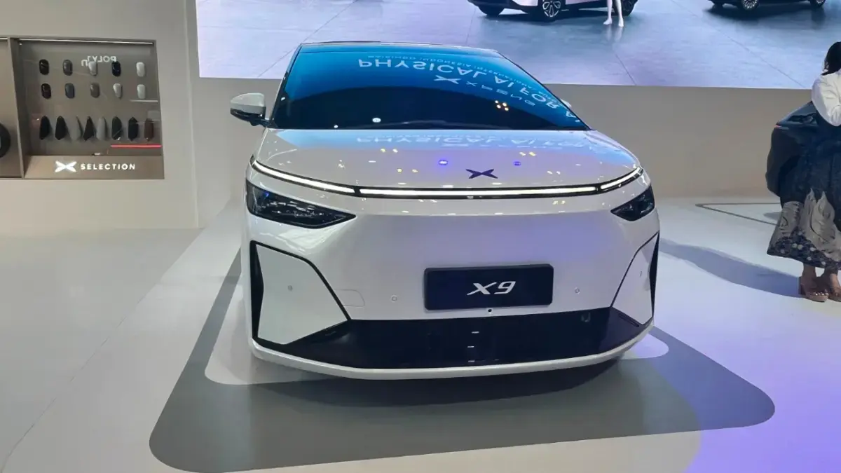 Xpeng X9 di GIIAS 2026. (Nanda Prayoga/JawaPos.com)