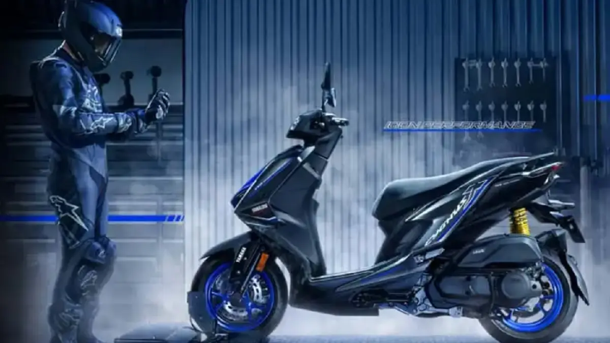 Yamaha Cygnus X Special Edition tampil dengan warna dan grafis yang terinspirasi dari superbike YZF-R1M serta diproduksi terbatas 800 unit. (YAMAHA)