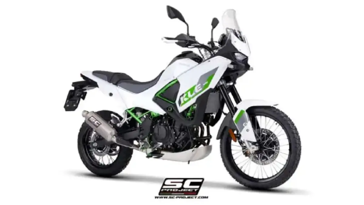 Kawasaki KLE500 kini tersedia dengan pilihan knalpot SC-Project berbahan titanium dan serat karbon yang lebih ringan serta tetap memenuhi standar emisi Euro 5+. (RIDEAPART)