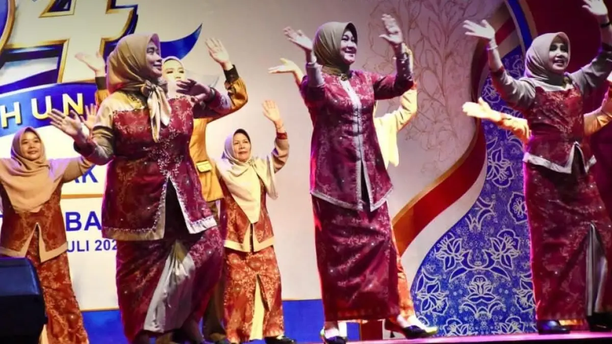 Malam ramah tamah HKG PKK ke-54 Provinsi Kalimantan Barat di halaman Kantor Bupati Kubu Raya, Selasa malam (28/7). Kegiatan ini mempertemukan pemerintah daerah dan TP PKK dari 14 kabupaten/kota untuk memperkuat sinergi membangun Kalimantan Barat.
